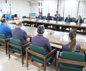 Delegação da Embaixada de Cuba, a Reitora da União de Santiago de Cuba, Diana Sedal Yanes e o Prof. Fidel Castro Neto, em reunião com Reitora da UnB, profª. Rozana Naves. 21/10/2025 Foto: Beto Monteiro/Ascom UnB
